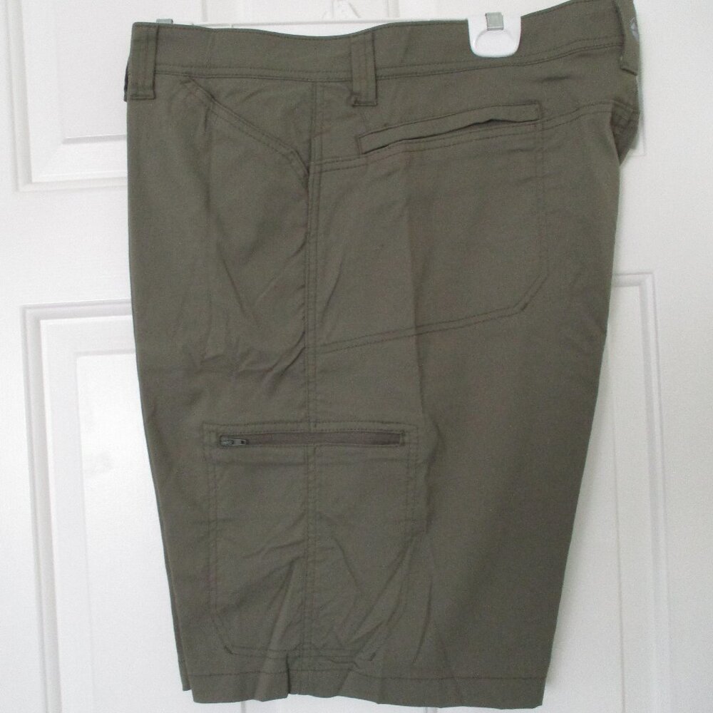 Wrangler Mens Khaki Green Nylon Stretch Active Hiking Cargo Short Pant NWOT- 40W
